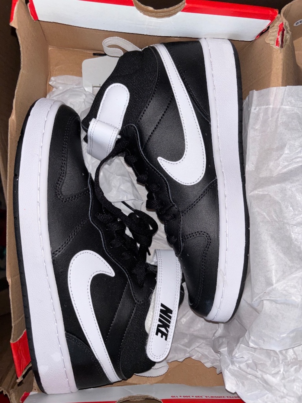 Brand new Nike court borough size 7Y